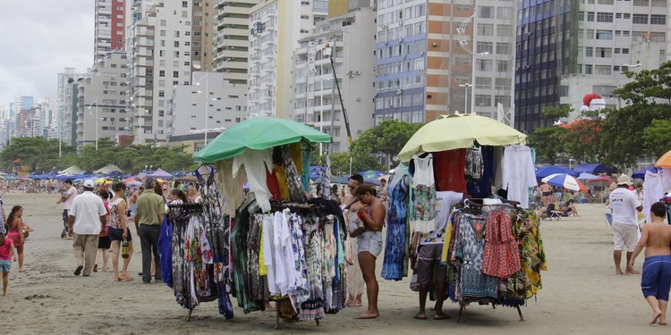 Balneário Camboriú abre 527 vagas para ambulantes nas praias na temporada 2026/2027